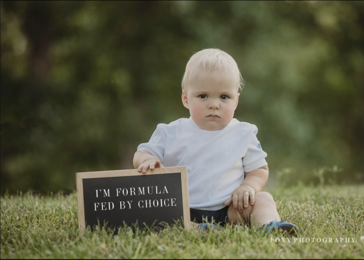 Deze herkenbare fotoserie stelt momshaming aan de kaak