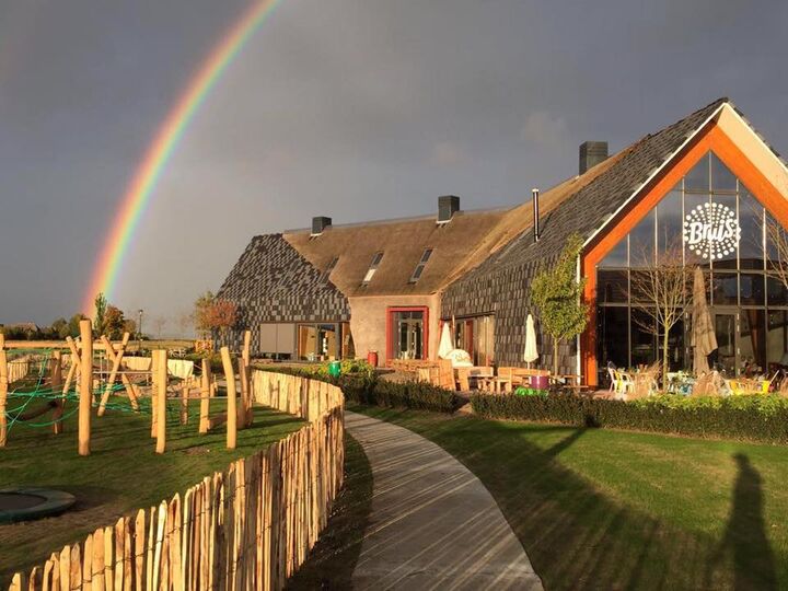 Heerlijk eten terwijl de kinderen spelen bij Restaurant Bruis in Blaricum