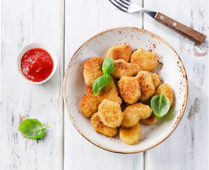 Houd ze lekker voor de gek: kipnuggets met bloemkool